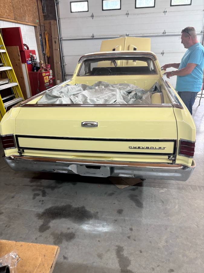 Chevrolet-el-camino-1967-yellow-2