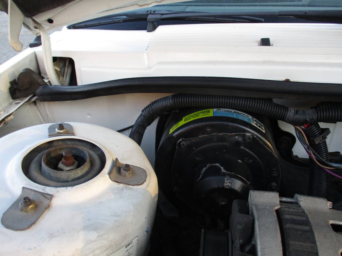 Chevrolet-euro-sport-1989-white-14