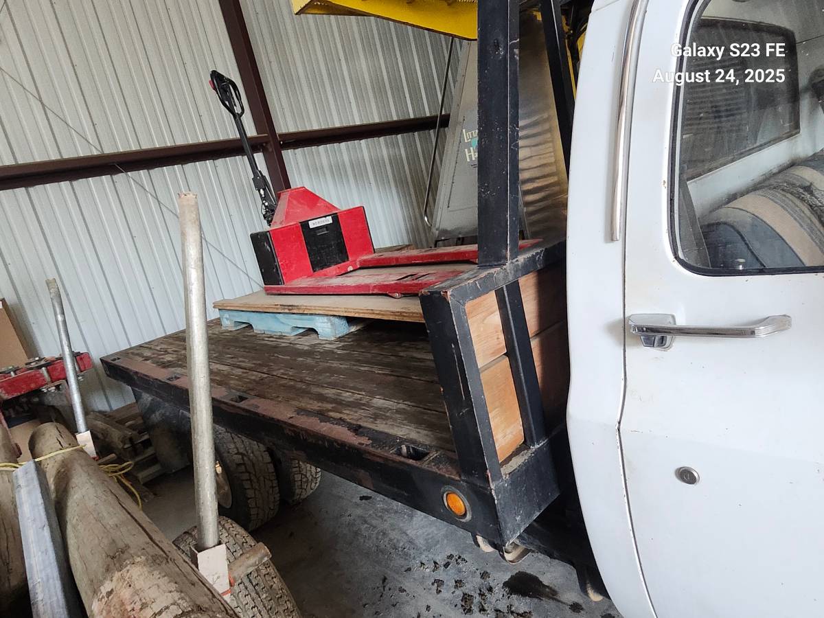 Chevrolet-flatbed-c30-1981-white-1