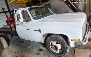 Chevrolet-flatbed-c30-1981-white-2