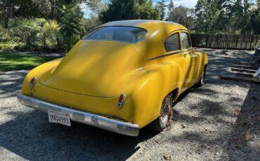 Chevrolet-fleetline-1949-yellow-11