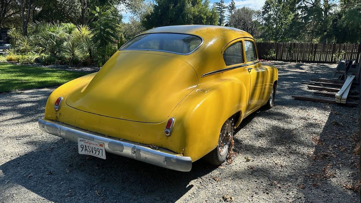 Chevrolet-fleetline-1949-yellow-11