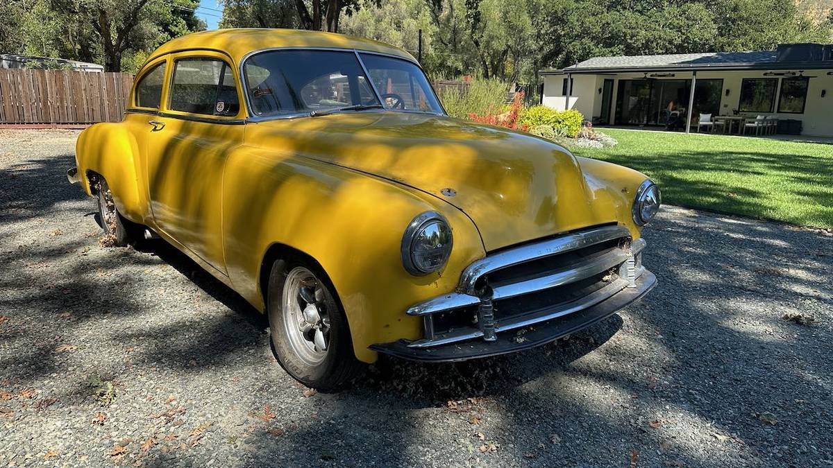 Chevrolet-fleetline-1949-yellow-12