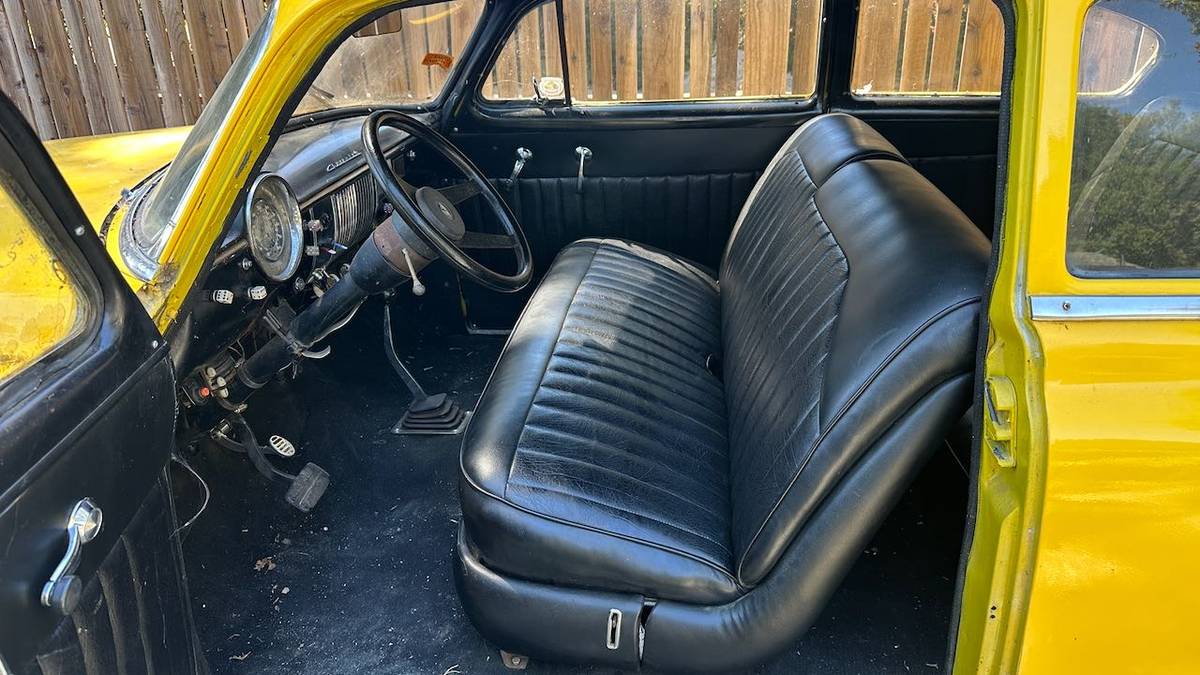 Chevrolet-fleetline-1949-yellow-16