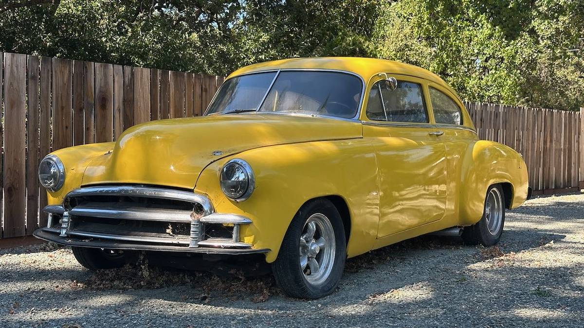 Chevrolet-fleetline-1949-yellow-6