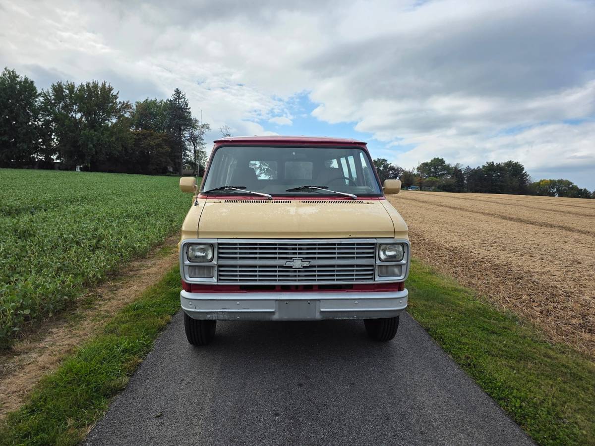 Chevrolet-g-series-1-ton-1983-1