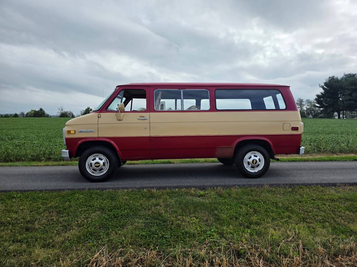 Chevrolet-g-series-1-ton-1983-12