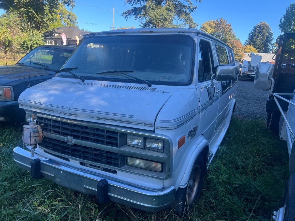 Chevrolet-g-series-34-ton-nominal-1995-white-1