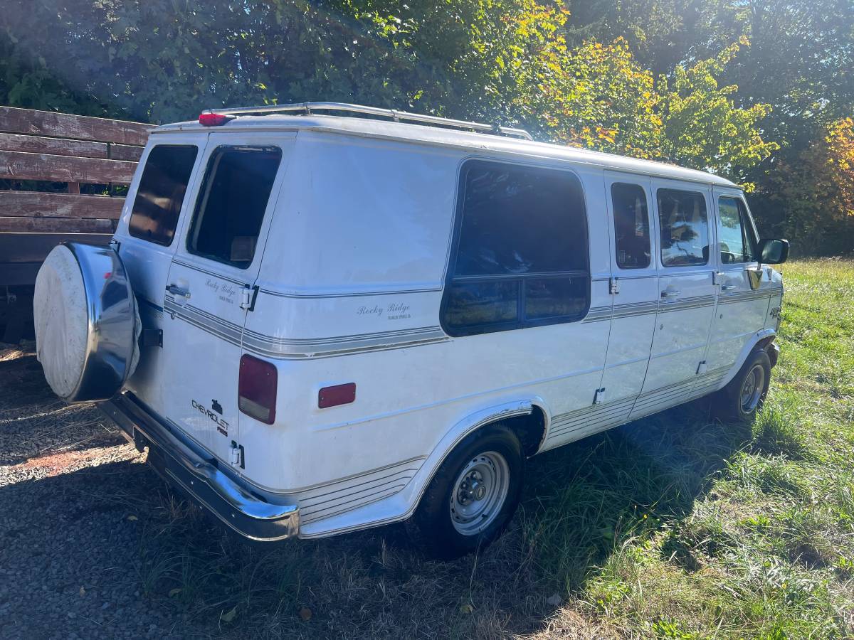 Chevrolet-g-series-34-ton-nominal-1995-white-10