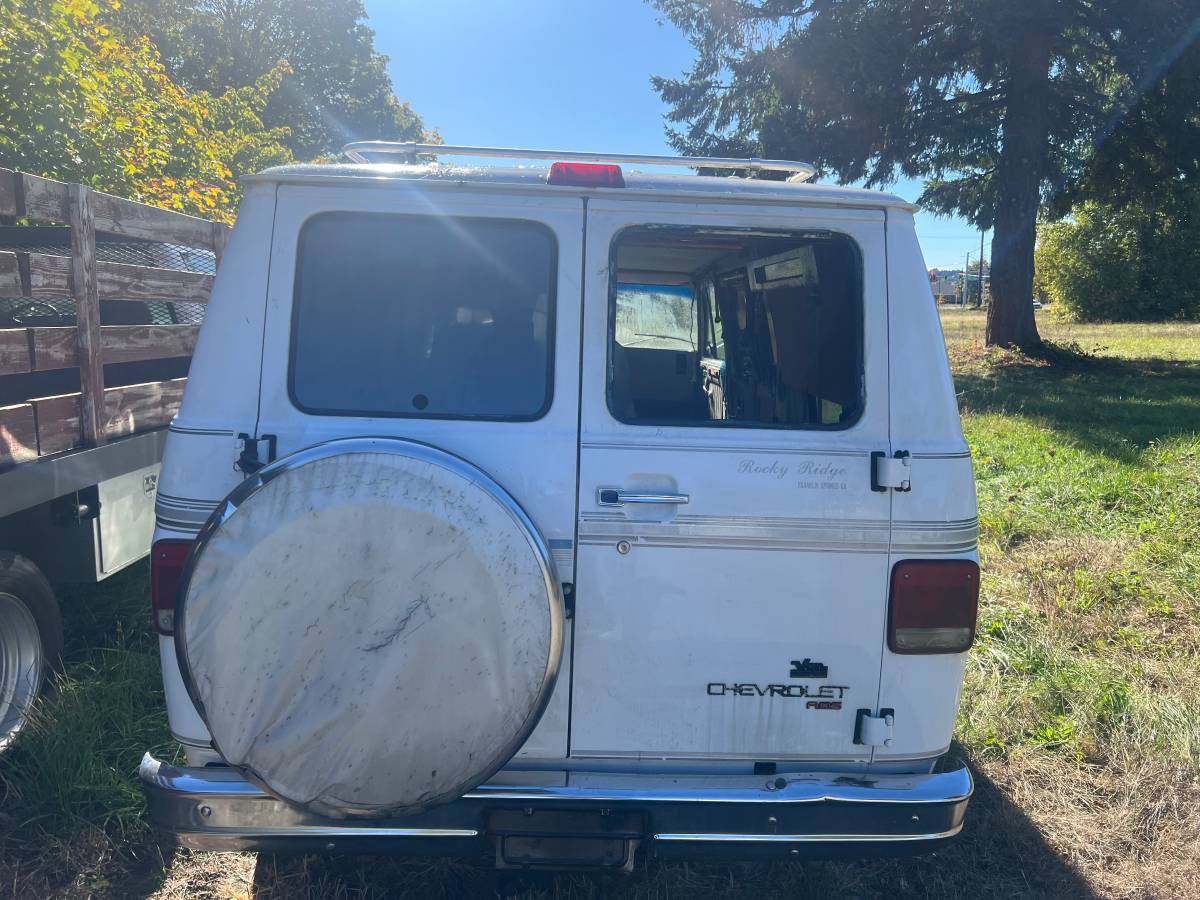 Chevrolet-g-series-34-ton-nominal-1995-white-11