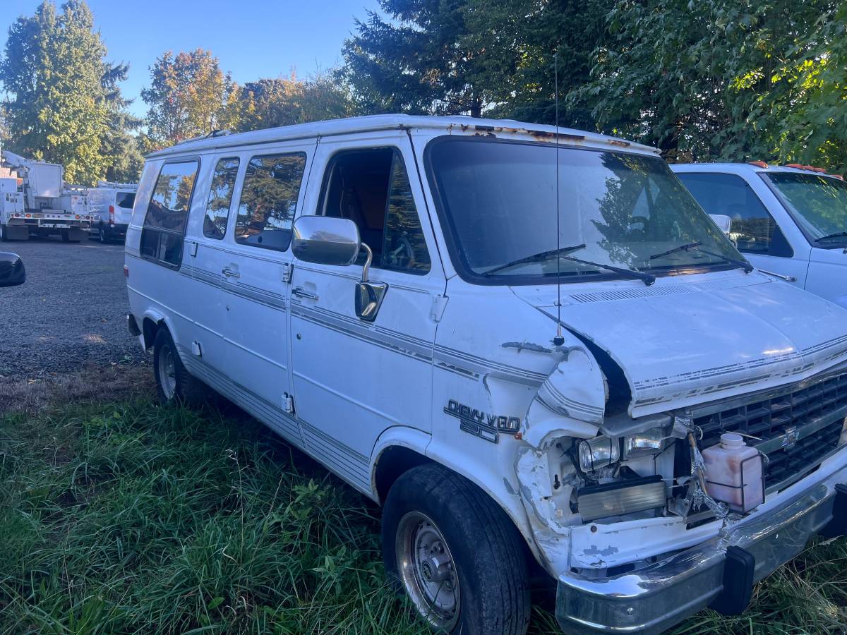 Chevrolet-g-series-34-ton-nominal-1995-white-2