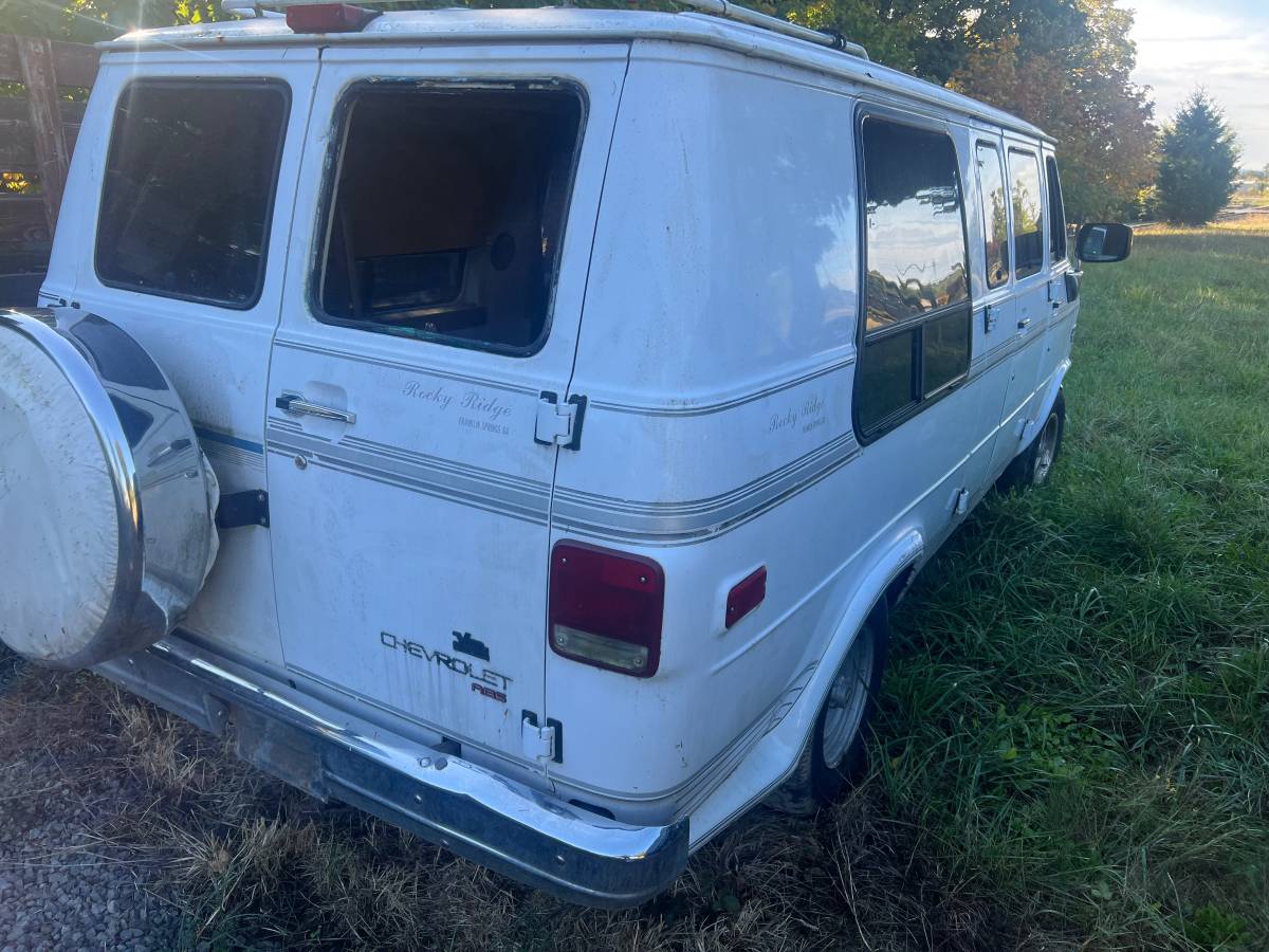 Chevrolet-g-series-34-ton-nominal-1995-white-4