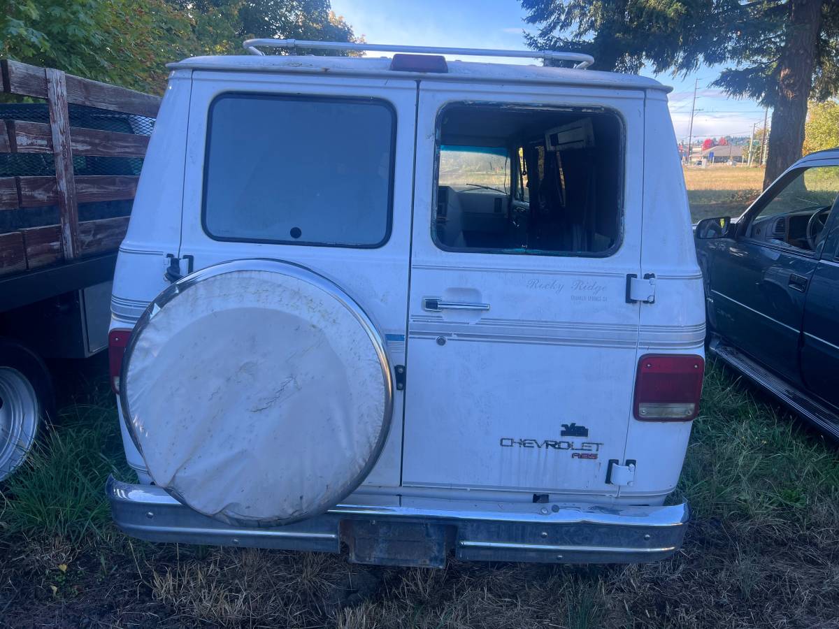 Chevrolet-g-series-34-ton-nominal-1995-white-5