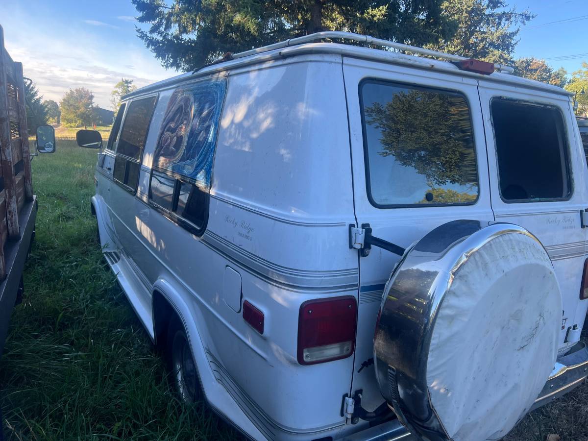 Chevrolet-g-series-34-ton-nominal-1995-white-6