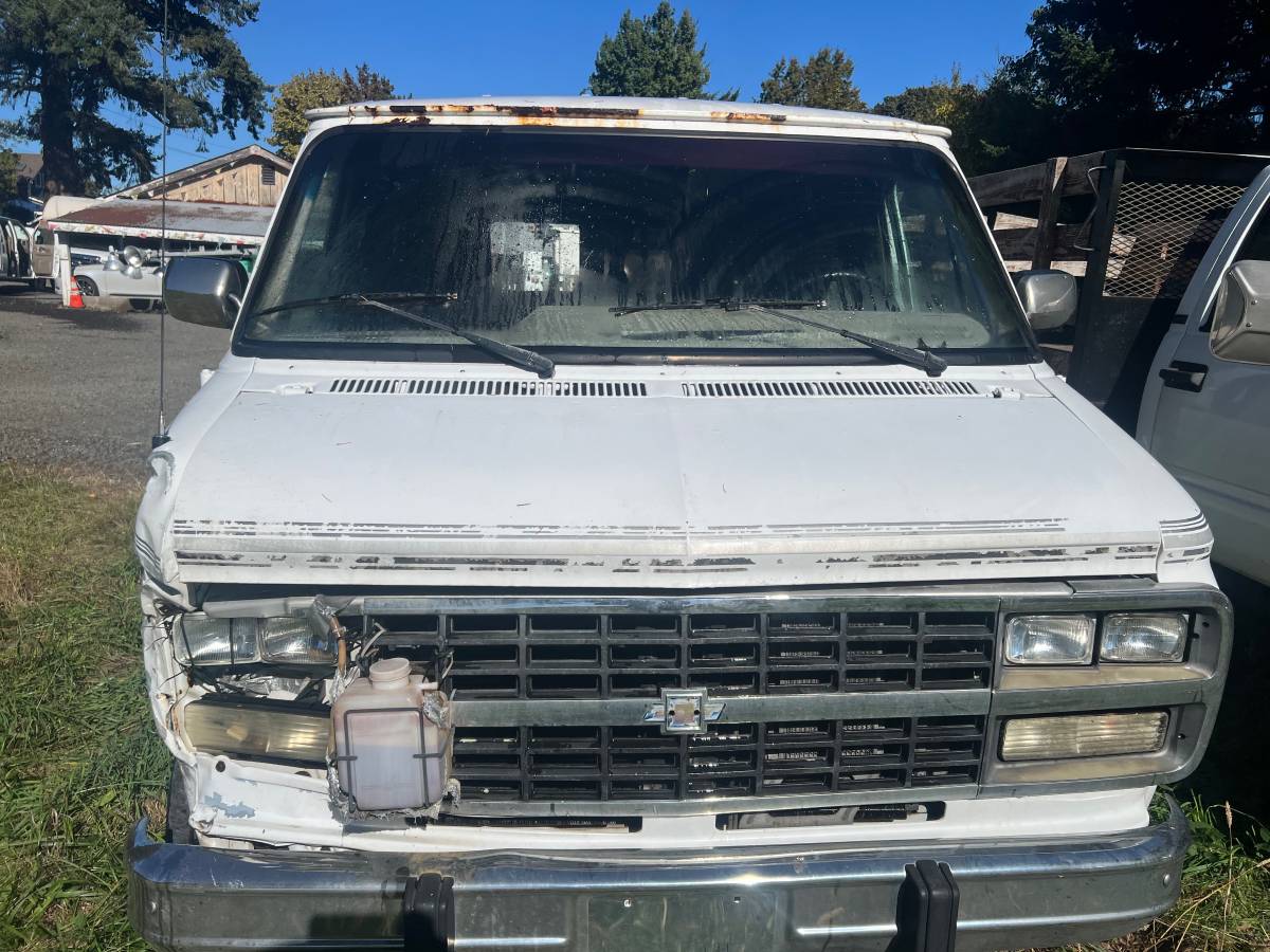 Chevrolet-g-series-34-ton-nominal-1995-white-8