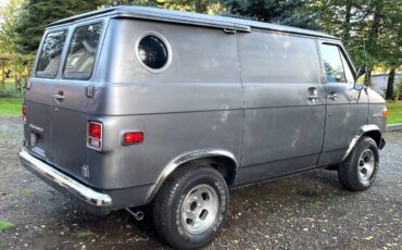 Chevrolet-g10-chevyvan10-1975-1