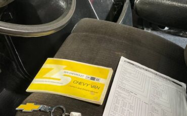 Chevrolet-g10-chevyvan10-1975-12