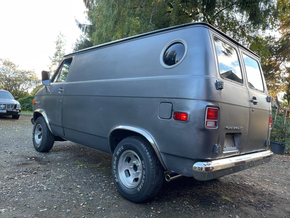 Chevrolet-g10-chevyvan10-1975-15