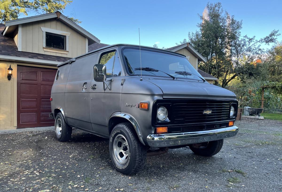 Chevrolet-g10-chevyvan10-1975-2