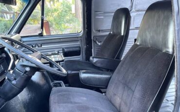 Chevrolet-g10-chevyvan10-1975-3