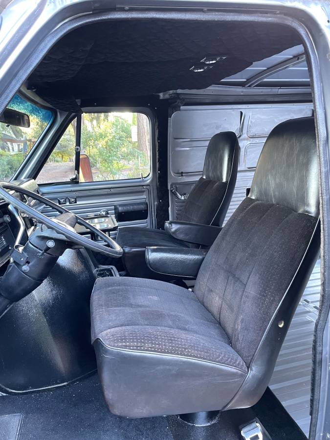 Chevrolet-g10-chevyvan10-1975-3