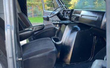 Chevrolet-g10-chevyvan10-1975-7