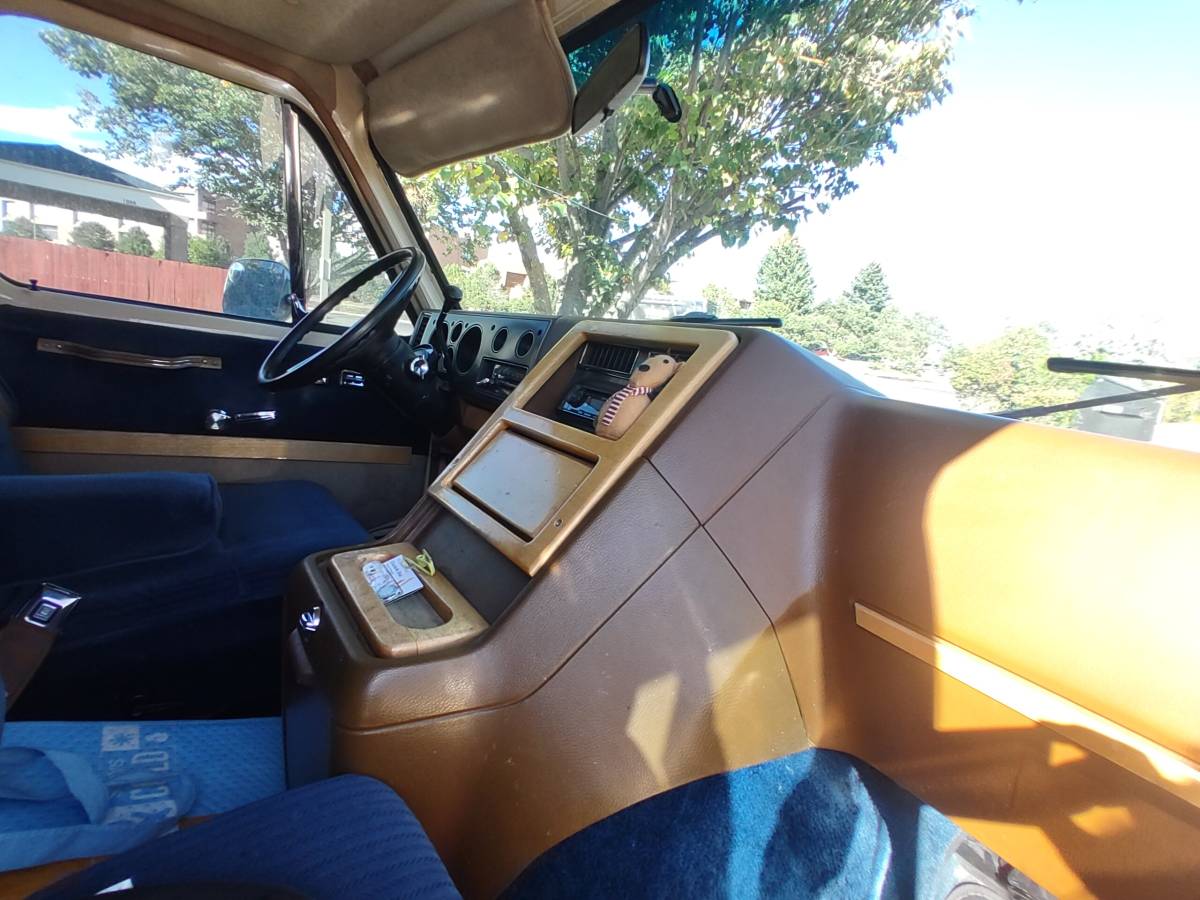 Chevrolet-g20-van-1989-brown-1