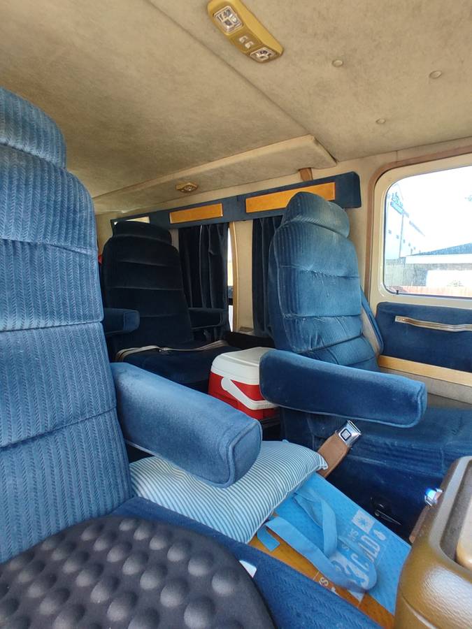 Chevrolet-g20-van-1989-brown-2