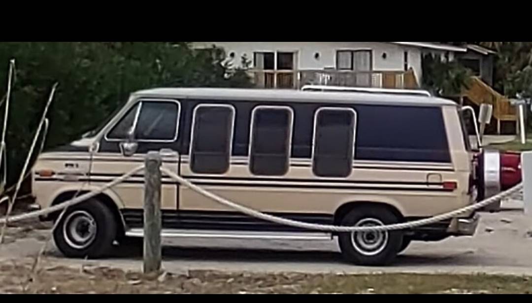 Chevrolet-g20-van-1989-brown