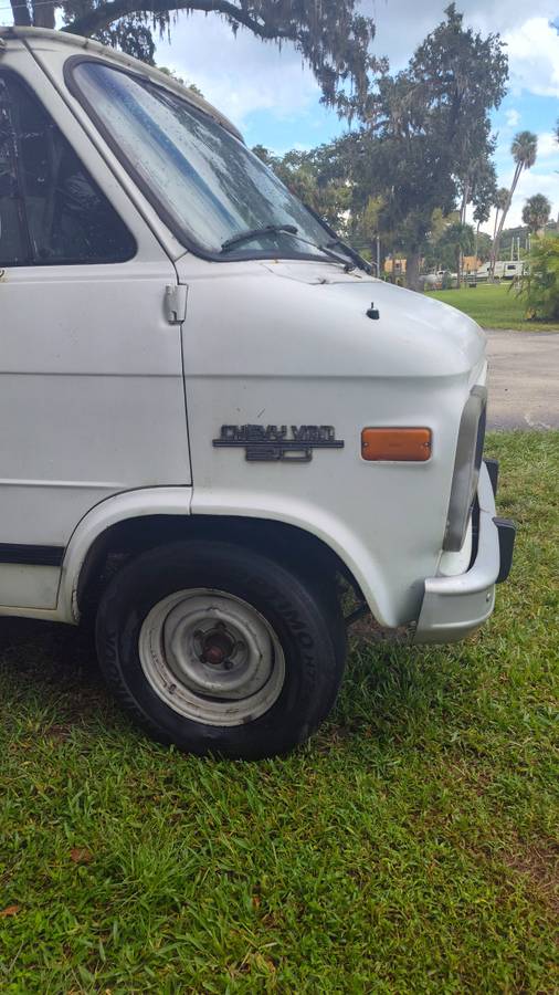 Chevrolet-g20-van-1995-white-10
