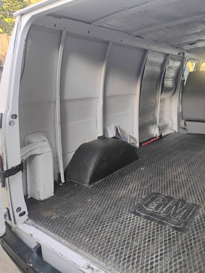 Chevrolet-g20-van-1995-white-12