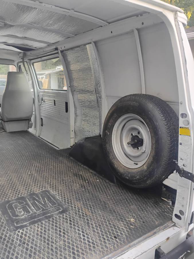 Chevrolet-g20-van-1995-white-13