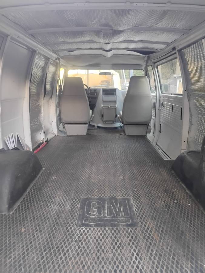 Chevrolet-g20-van-1995-white-14
