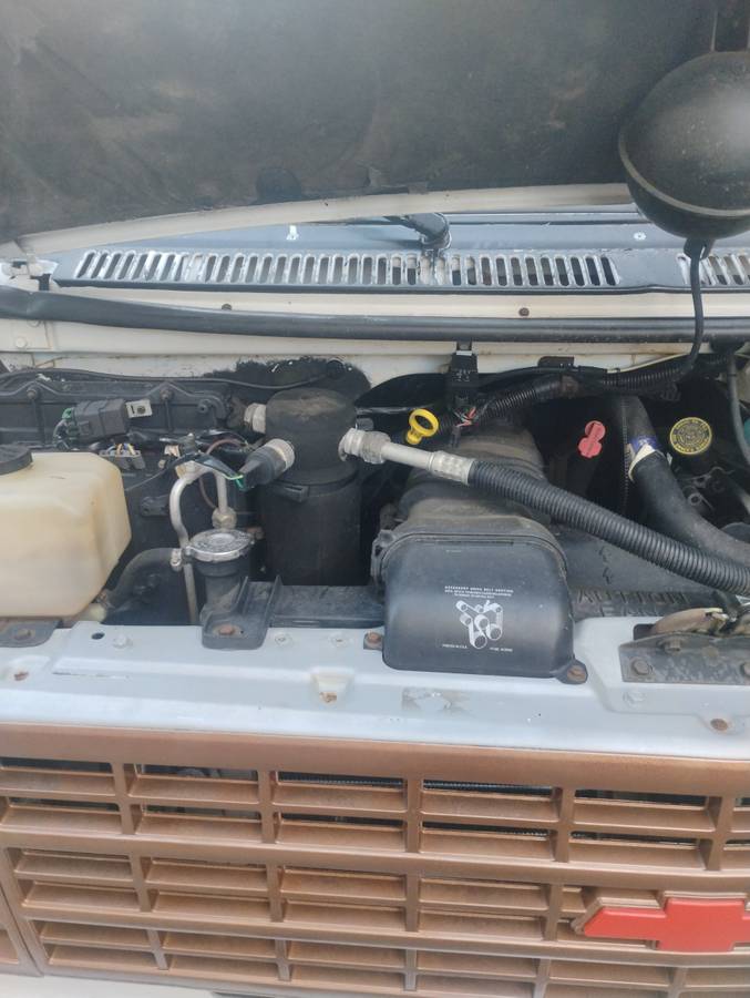Chevrolet-g20-van-1995-white-7