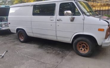 Chevrolet-g20-van-1995-white-9