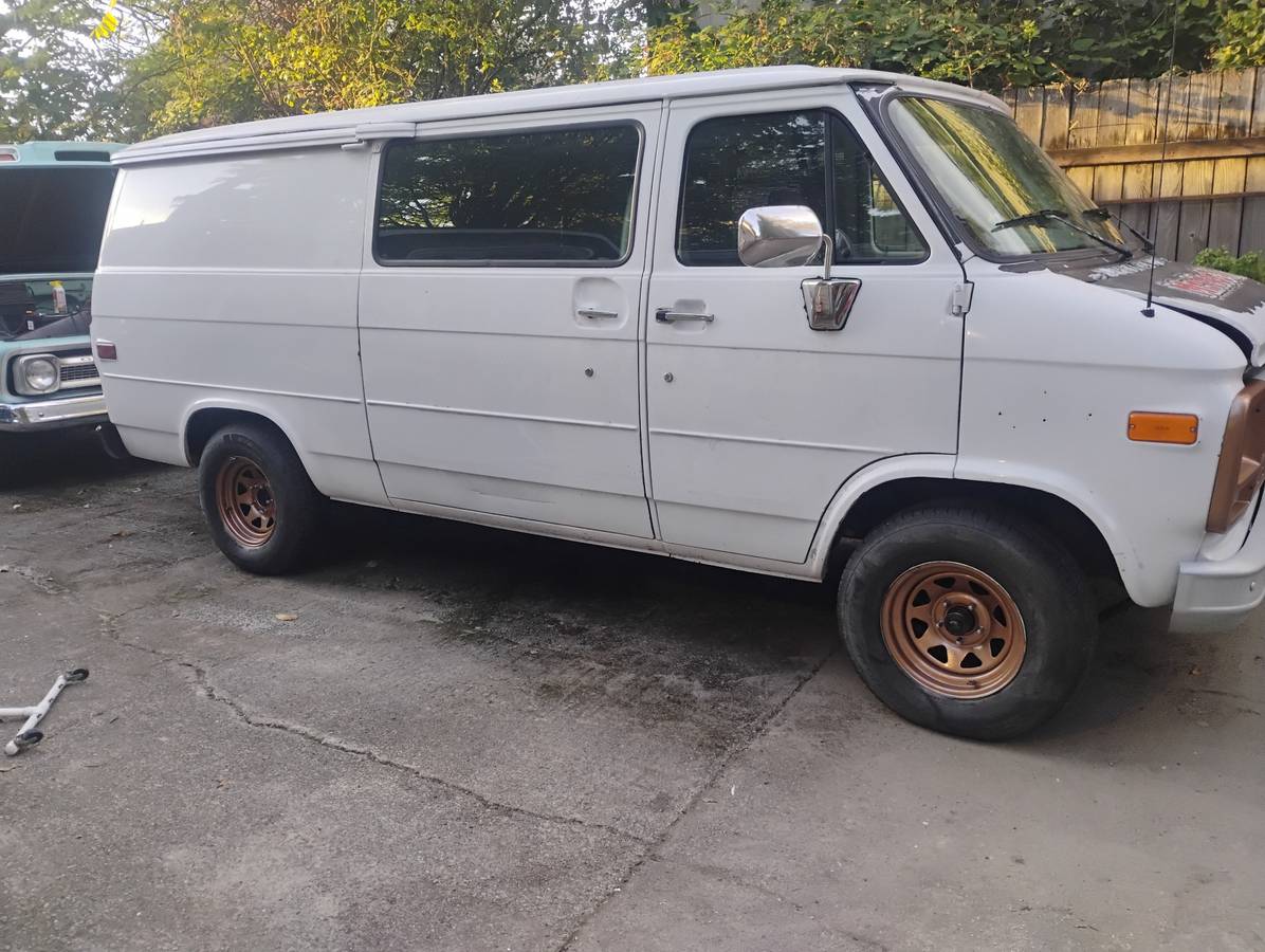 Chevrolet-g20-van-1995-white-9