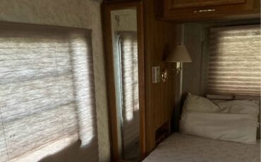 Chevrolet-georgie-rv-1995-white-4