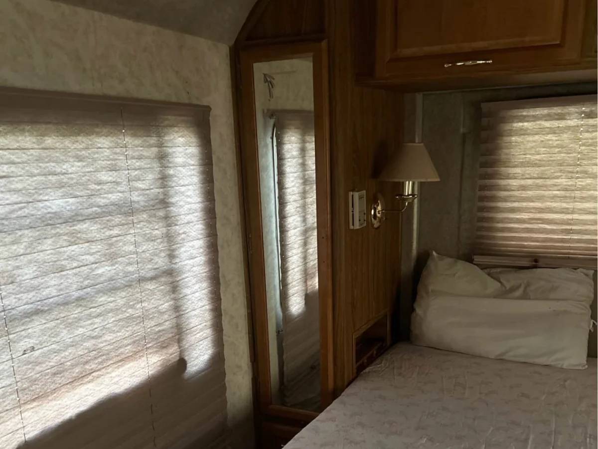 Chevrolet-georgie-rv-1995-white-4