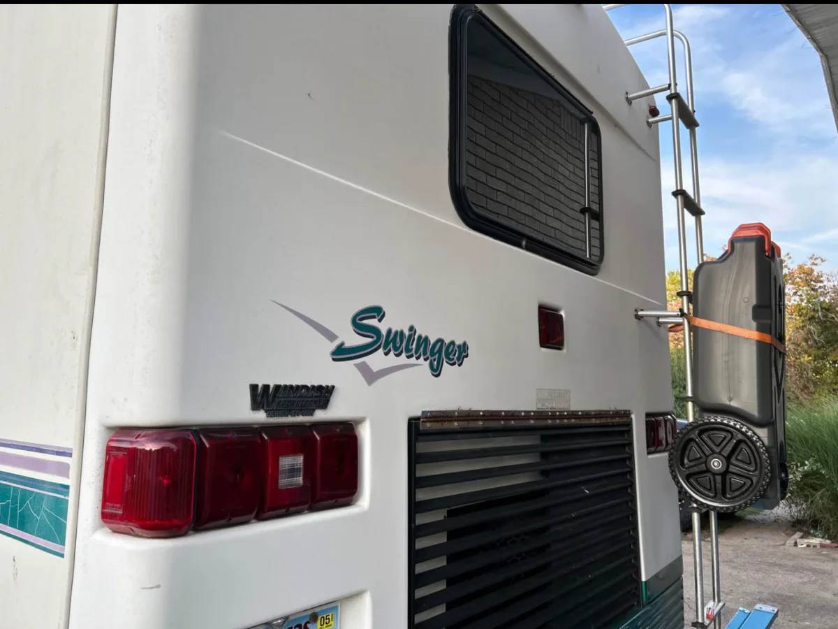 Chevrolet-georgie-rv-1995-white-7