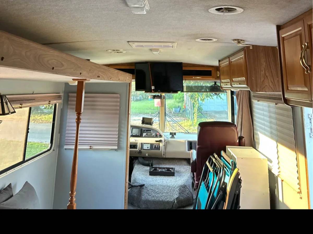 Chevrolet-georgie-rv-1995-white-9