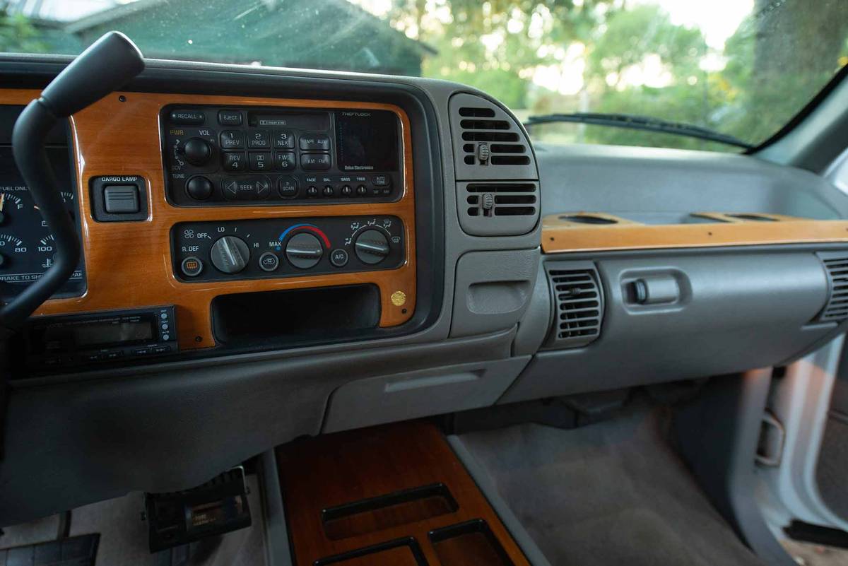 Chevrolet-gmt-400-1-ton-nominal-1995-white-10