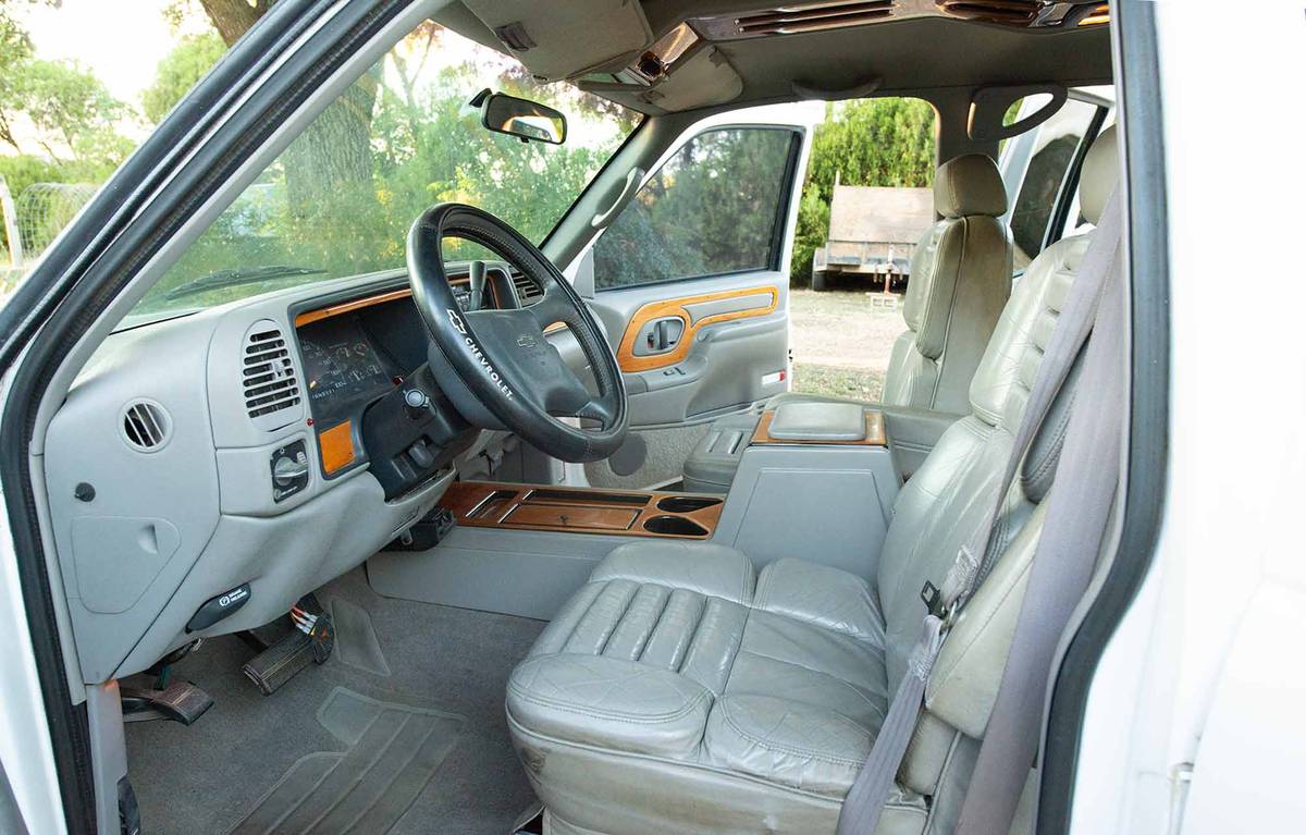 Chevrolet-gmt-400-1-ton-nominal-1995-white-6