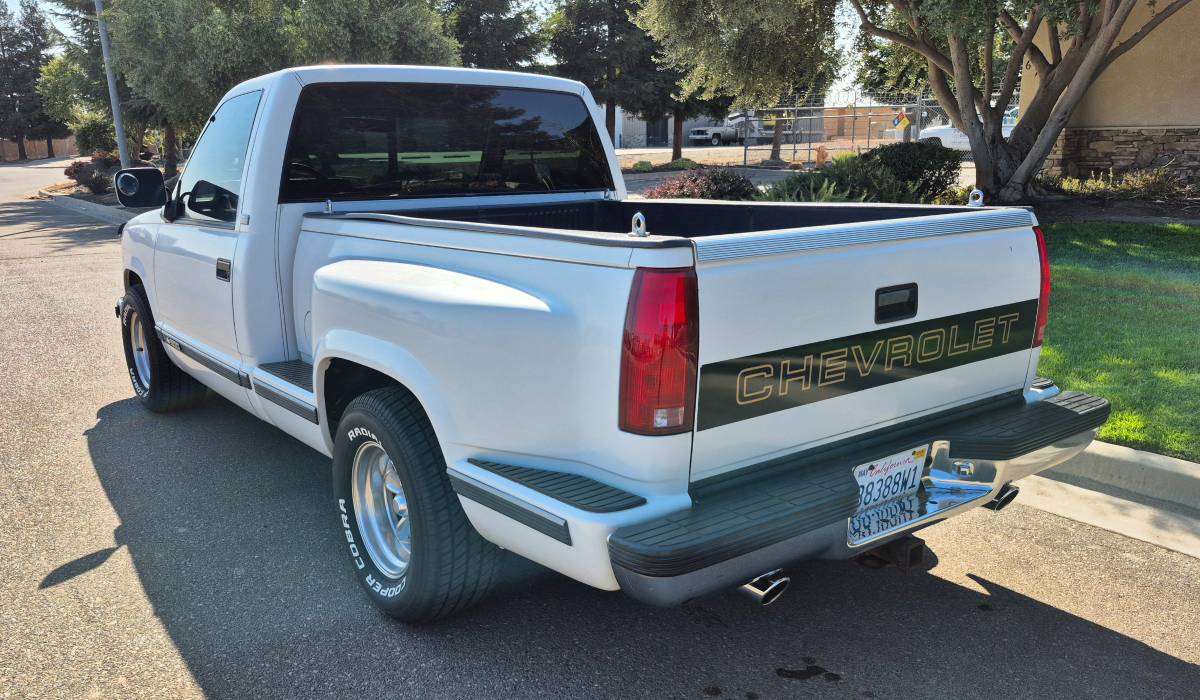 Chevrolet-gmt-400-12-ton-nominal-1990-white-12