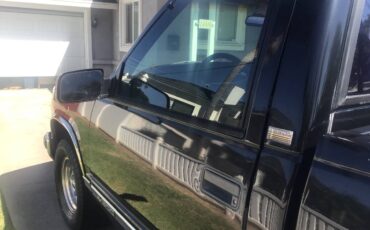 Chevrolet-gmt-400-12-ton-nominal-1995-black-3