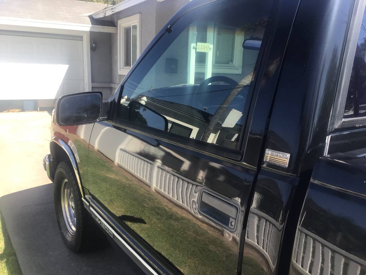 Chevrolet-gmt-400-12-ton-nominal-1995-black-3