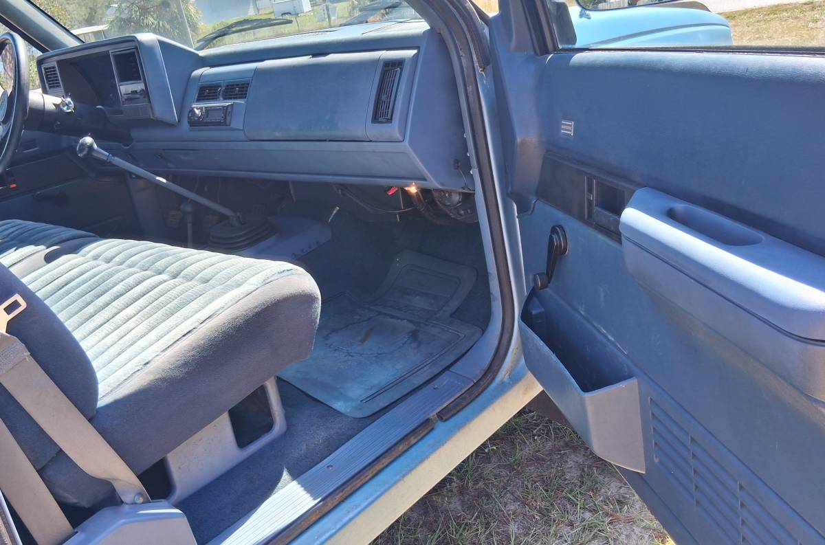 Chevrolet-gmt-400-34-ton-1989-blue-13