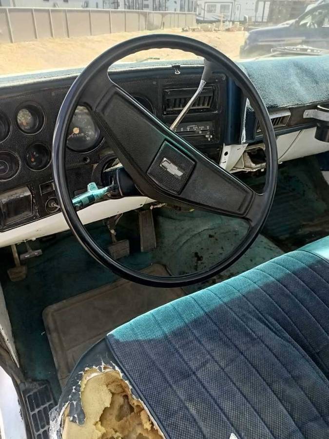 Chevrolet-gmt-400-34-ton-nominal-1973-white-1
