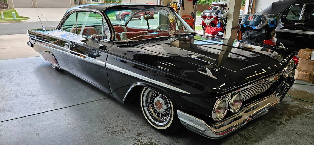 Chevrolet-impala-1961-black-1