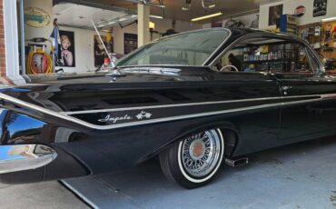 Chevrolet-impala-1961-black-12