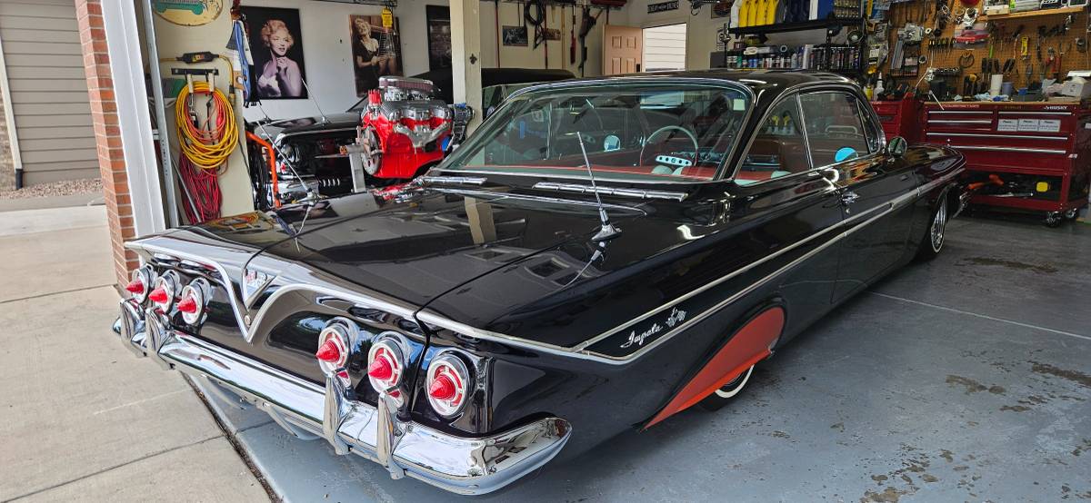 Chevrolet-impala-1961-black-2